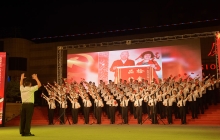 乳山市庆祝改革开放40周年企业职工 合唱会举行